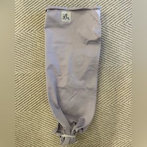 The Ollie Swaddle in Lavender (w/ wash bag)